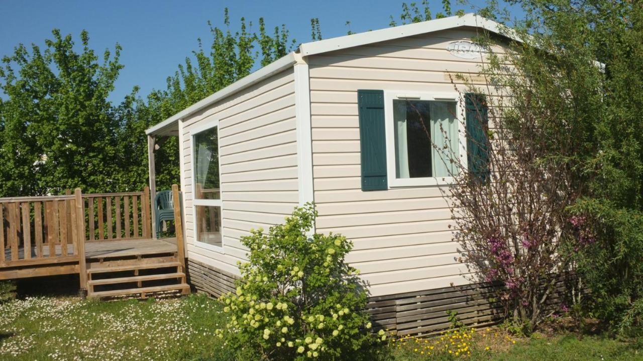 Camping Du Plan D'Eau **** Hotel Saint-Yrieix-sur-Charente Exterior foto